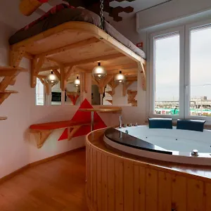 https://4roomz.emilia-romagnahotels.net